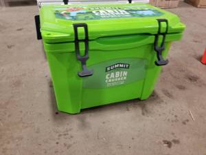 lot 521 image: Grizzly Summit Brewing Co Cabin Crusher Kolsch-Style Ale Cooler