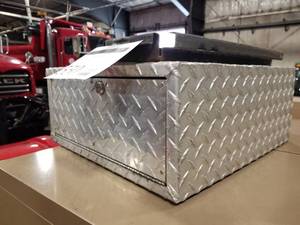 lot 550 image: Diamond Plate Tool Box