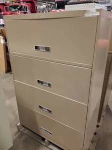 lot 543 image: Metal Lateral File Cabinet 4-drawer