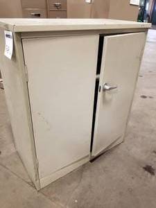 lot 549 image: Metal Storage Cabinet 32-door