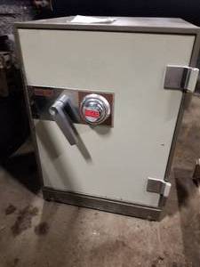 lot 320 image: Meilink Fire Resistant Safe