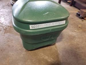 lot 338 image: Par-Aide Golf Course Divot Maintenance Sand Bucket with Lid
