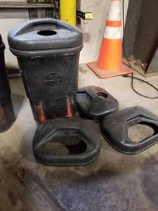 lot 343 image: Par-Aide Trash Can, (4) Lids