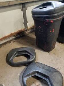 lot 350 image: Par-Aide Trash Can, (3) Lids