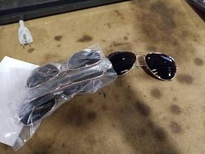 lot 555 image: Lot of (4) Woodbridge by Robert Mondavi Sunglasses