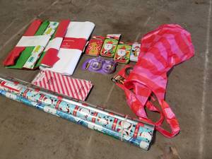 lot 360 image: Lot of  Assorted Gift Wrapping Supplies