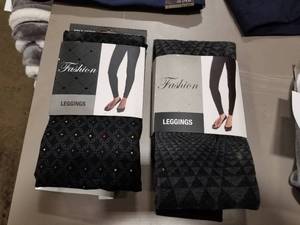 lot 562 image: Lot of (2) Fashion Gold Medal Womens Leggings