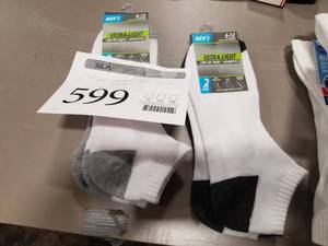 lot 599 image: Lot of (4 Pair) Mens Size 6-12 Ultralight Socks