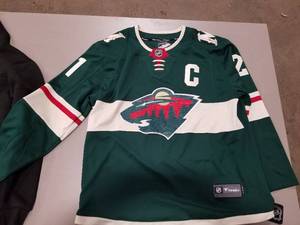 lot 587 image: Minnesota Wild #21 Captain Size X-Large Hockey Jersey