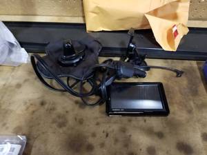 lot 400 image: Garmin Nuvi GPS