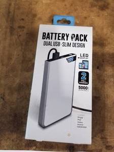 lot 404 image: Size 5000 mAh USB Battery Pack (in original packaging)