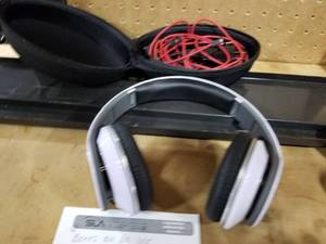 lot 399 image: Beats by Dr. Dre Wireless Headphones