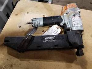 lot 391 image: Hitachi N5008AC2 716 Air NailerStapler