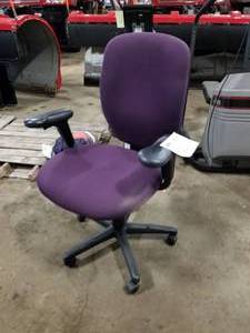 lot 594 image: Rolling Office Arm Chair