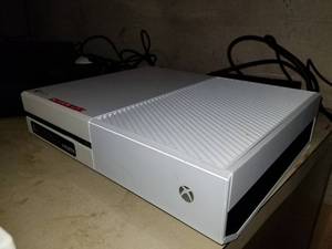 lot 425 image: Microsoft XBox One Game Console