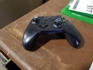 lot 456 image: Microsoft Xbox One Wireless Game Controller