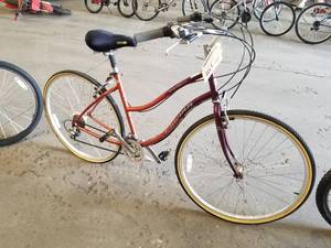 lot 463 image: Schwinn Searcher 25 Womens 10-speed Street Bike 19 Orange Frame