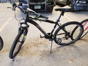 lot 465 image: Schwinn Ranger 22.5 Mens 7-speed Trail Bike 18.5 Black Frame