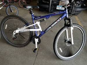 lot 469 image: Genesis V2900 24 Mens Trail Bike 20 Blue Alloy Frame