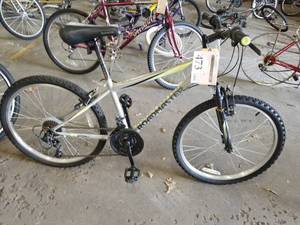 lot 473 image: Roadmaster Granite Peak 20 Mens Trail Bike 14 Grey Frame