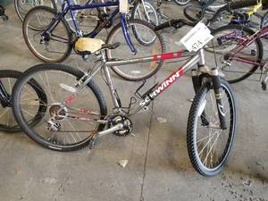lot 474 image: Schwinn Ranger 2.6 22 Mens Trail Bike 18 Silver Frame