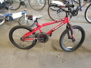 lot 475 image: Ignitor Moto-20 16 Mens Single-speed Trick Bike 12 Red Frame