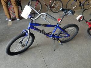 lot 478 image: Abyss 16 Mens Single-speed Trick Bike 12 Blue Frame