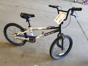 lot 481 image: Kent Ambush 16 Boys Single-speed BMX Bike 10 BlueWhite Frame