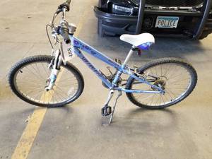 lot 488 image: Specialized Hotrock 22 Womens Trail Bike 11 Lavendar Frame