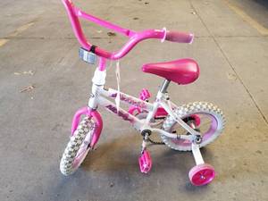 lot 487 image: Huffy Seastar 8 Girls Single-speed BMX Bike 9 White Frame