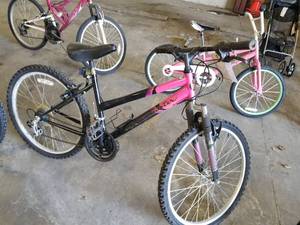 lot 679 image: Brand Roadmaster.  Rim Size 20. ...