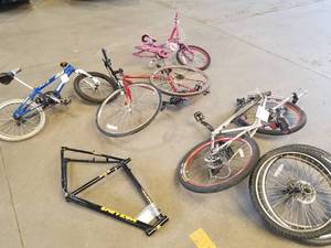 lot 467 image: Lot of (4) Bikes for Parts