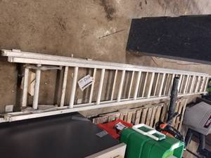 lot 692 image: 16 Aluminum Extension Ladder