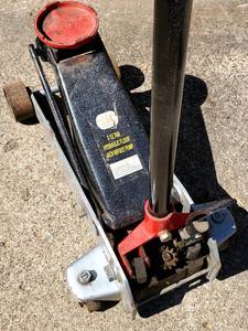 lot 58 image: Mechanics 3-12 Ton Hydraulic Jack