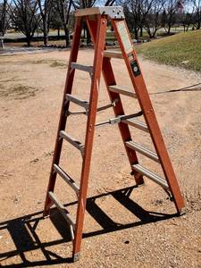 lot 29 image: 6ft Orange Fiberglass Step Ladder