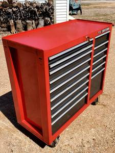 lot 12 image: (15) Drawer Rolling Craftsman Tool Chest