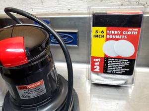 lot 52 image: Electric 6 Compact Palm Polisher with Terry Cloth Bonnets