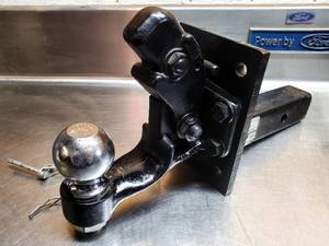 lot 51 image: Trailer Hitch