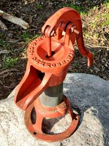 lot 144 image: Vintage Hand Operated Pitcher Water Pump - Yard Decor