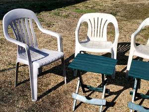 lot 145 image: (4) Hard Plastic Deck Chairs and (2) Folding Side Tables