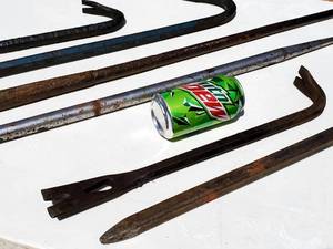 lot 132 image: Assorted Crow  Pry Bars Lot