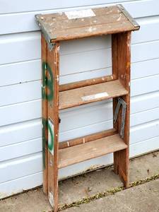 lot 119 image: Wooden Step Ladder