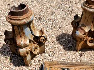 lot 211 image: (5) Pc Vintage Ornate Cast Iron Yard Decor Lot