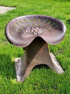 lot 160 image: Garden Tractor Seat with a Cast Iron Base Yard Decor