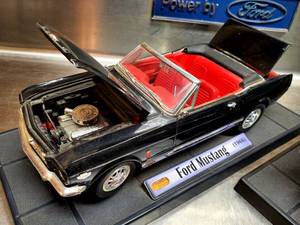 lot 189 image: (2) Die Cast Collectible Cars