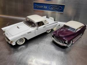 lot 191 image: (2) Die Cast Collectible  Cars