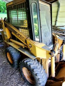 lot 5 image: Case Skid Loader- 1835B