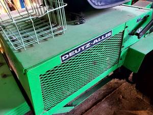 lot 255 image: Deutz Allis Zero Turn Lawn Mower