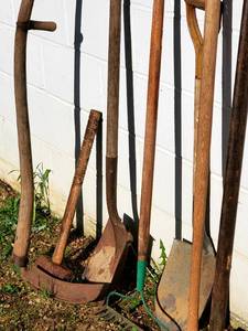 lot 270 image: Assorted Yard Tools Lot