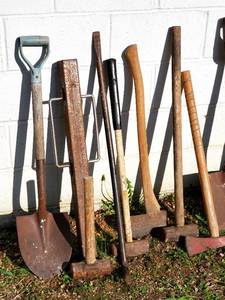 lot 265 image: Assorted Yard Tools Lot